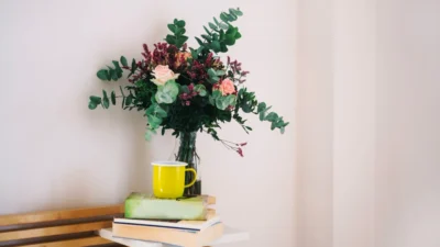 Ruangan Terlihat Kosong dan Kurang Hidup? Atasi dengan Bunga Meja yang Siap Ditaruh Tanpa Perawatan Ribet 5 Bunga meja cantik