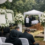 Suasana duka di pemakaman